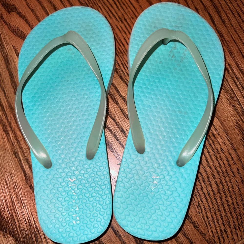 budle of girls flip flops. Size 13/1